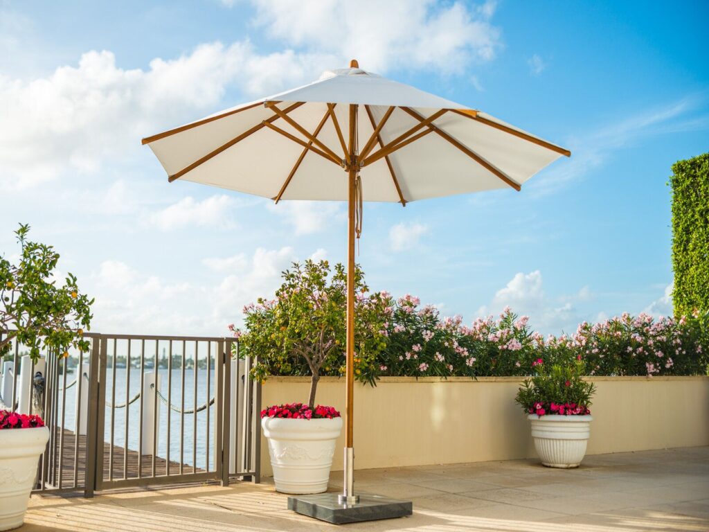 garden centre-pole parasol with base