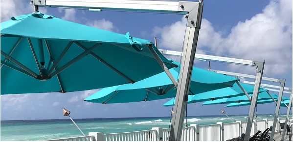 cloud blue canopy in cantilever parasols