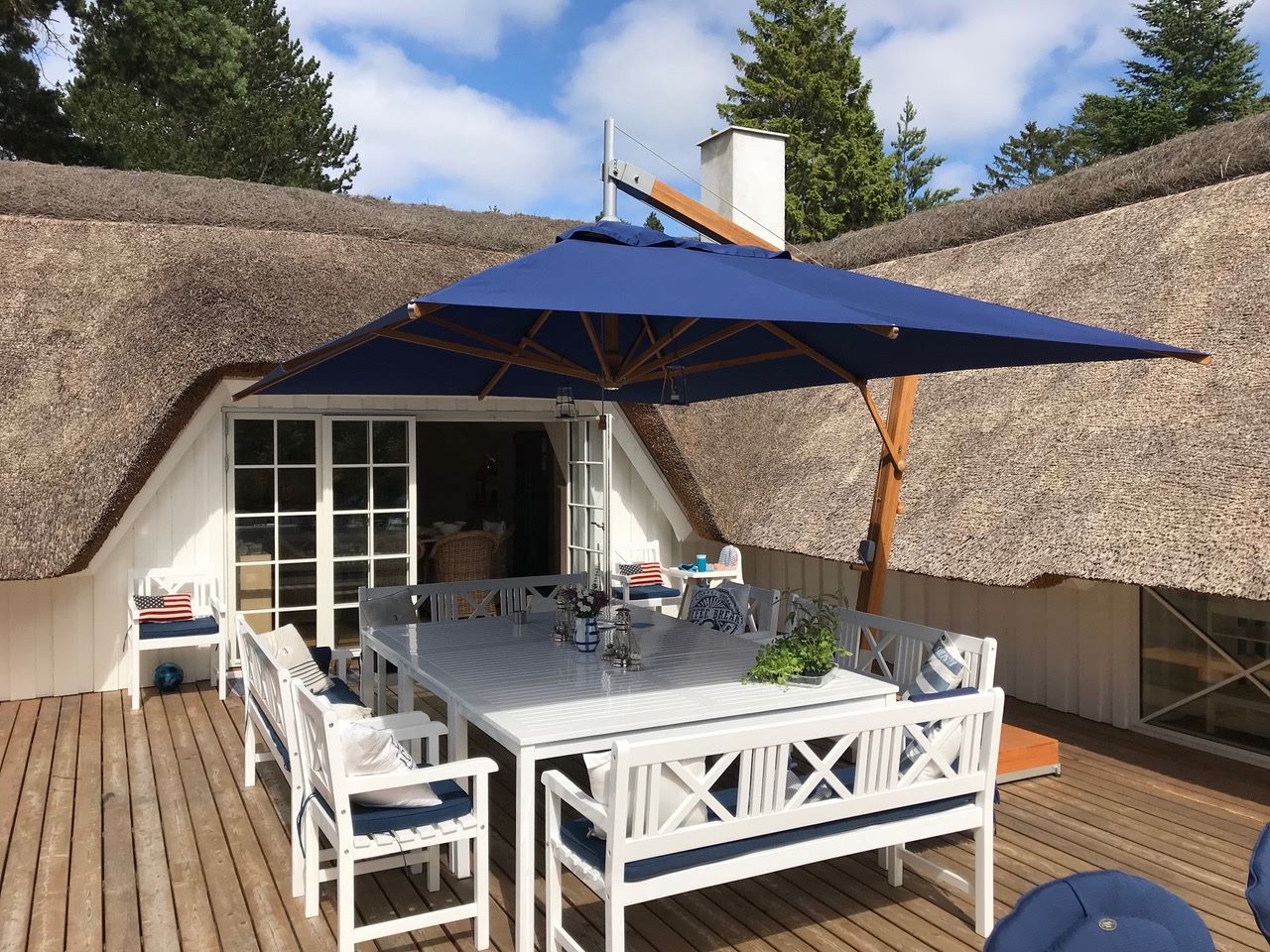 Best cantilever parasols gor home and garden