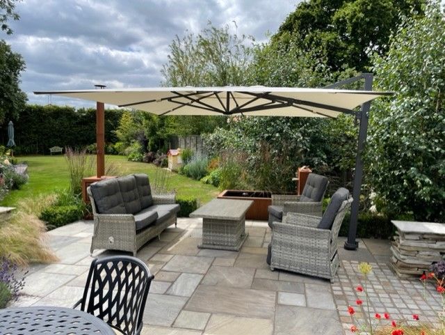 garden cantilever parasol with base